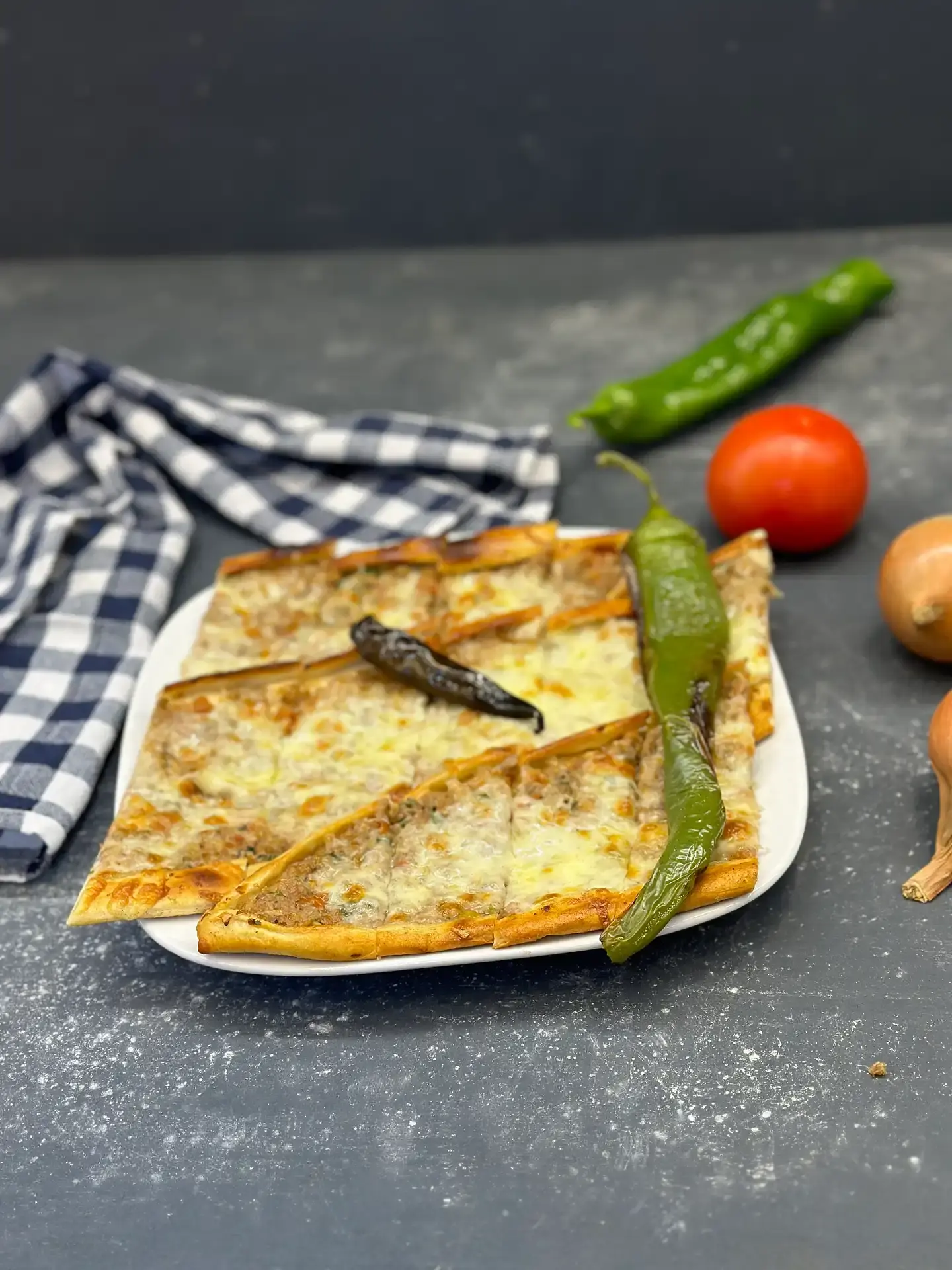 Kıymalı Kaşarlı Pide